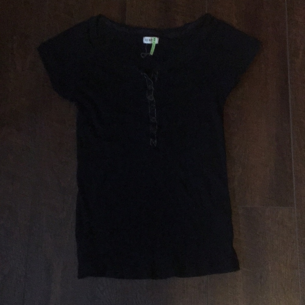 Button tee